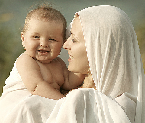 10 травня — День матері. Привітаймо найрідніших!