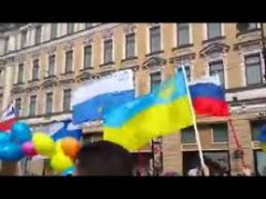 «Ватники» в шоці: У Петербурзі на антивоєнному марші звучав український гімн (відео) 