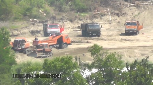 На Буковині затримано 23 вантажівки за незаконний вивіз гравію (фото)