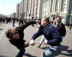 В Алма-Аті казахи прийшли на допомогу українцю та розмазали представників “руського міра” по асфальту