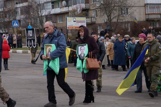 Новодністровськ попрощався із померлим від опіків у зоні АТО Сергієм Корнецьким