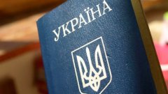 Українцям у паспортах замінять російську мову на англійську