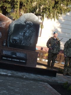 В Чернівцях відкрили пам'ятник загиблим в АТО (ФОТОРЕПОРТАЖ)