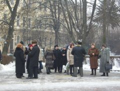 Діячі культури Буковини поклали квіти до пам'ятника Юрію Федьковичу (ФОТО) 