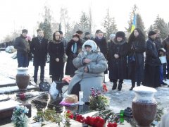 На Центральному кладовищі освятили пам'ятник буковинцю - герою Небесної Сотні(ФОТО, ВІДЕО)