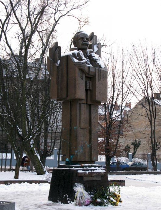 ТОП-10 «найприкріших» пам’ятників міста Чернівці