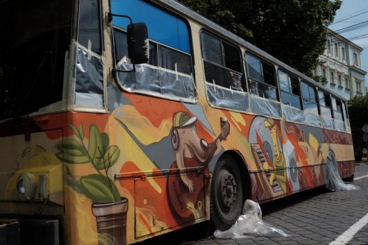 Чернівцями курсуватиме розфарбований музичний тролейбус