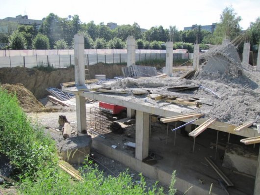 На будівництві житлового комплексу «Куб House» у Чернівцях стався обвал бетонних конструкцій