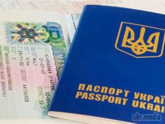 Луценко хоче забирати закордонні паспорти у депутатів до зняття недоторканості