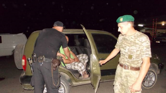 На українсько-румунському кордоні неадекватний чоловік намагався здійснити напад на правоохоронця