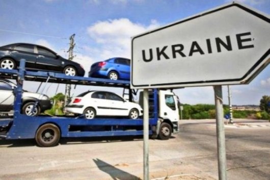 Як найвигідніше за новими правилами привезти в Україну вживане авто
