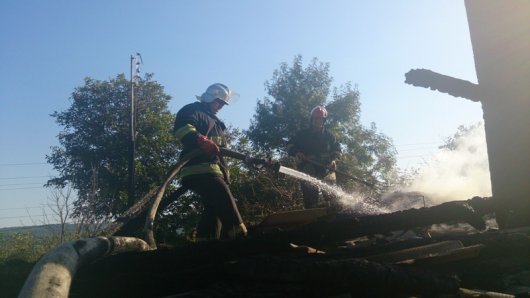 Чернівецька область: рятувальники ліквідували 3  пожежі на одній з яких травмувалась жінка