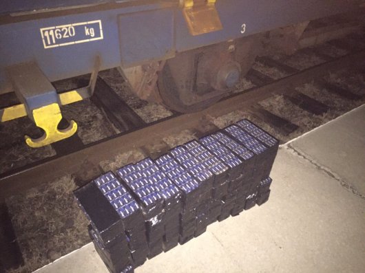 На Буковині у   рамі платформи поїзда прикордонники виявили 1460 пачок цигарок