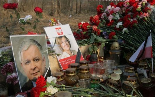 Загибель літака Качинського: росіяни накидали в труни жертв сміття та недопалки