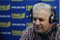 Олександр Мирний: Нинішня влада хоче розбагатіти в Україні, а жити – за її межами