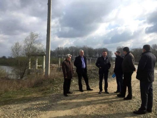 Губернатор Буковини тазаступник Міністра інфраструктури обговорили перспективи завершення будівництва мостів на Путильщині