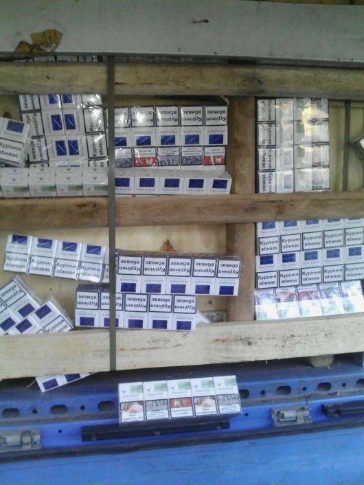 У транзитній фурі митники виявили сигарети з українськими акцизними марками