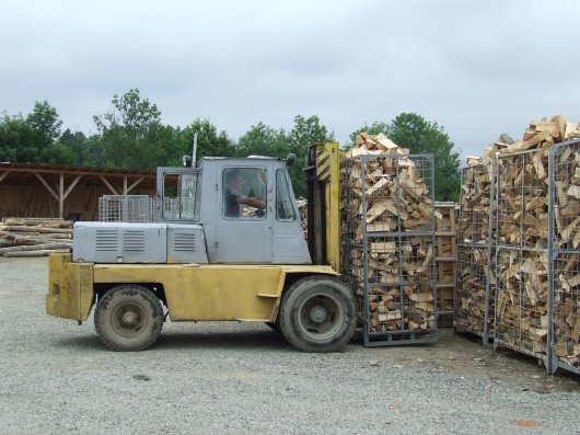 Учасники АТО отримали за рік від буковинських держлісгоспів більше 2 тисяч кубометрів дров паливних