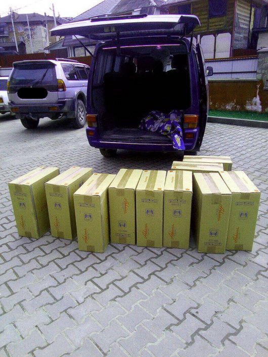 Буковинські правоохоронці затримали 20 ящиків сигарет