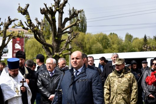 Голова крайового парламенту Буковини вшанував пам’ять полеглих Героїв і принизив губернатора Фищука