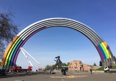 Чому Київська арка так і не стала "веселкою"