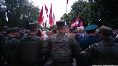 У Запоріжжі відбуваються сутички між проукраїнськими активістами та учасниками акції «Полк перемоги»