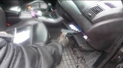 Прикордонники затримали румуна, який у машині ховав пістолет