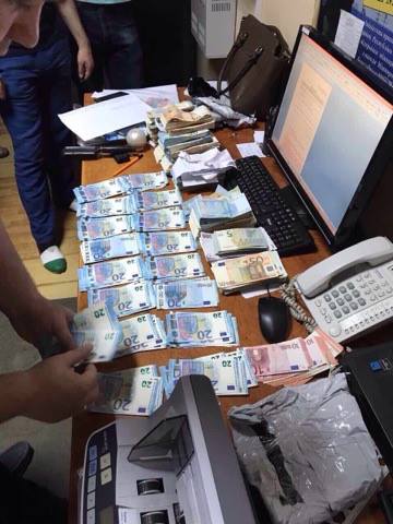 На Буковині СБУ перекрила канал нелегального виведення валюти з України