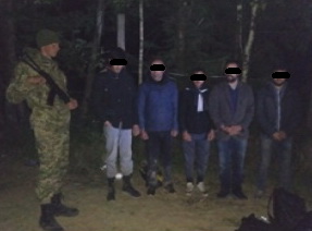 П’ятьох турків, які прямували в ЄС, затримали прикордонники на Буковині