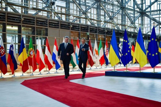 На відміну від США і Овального кабінету, в Раді ЄС у Брюсселі Петро Порошенко почуває себе більш комфортно