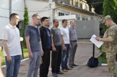 «Хлопці не ховалися за київськими прописками»: у Чернівцях депутат-учасник АТО висловив повагу працівникам мерії, які пішли до армії