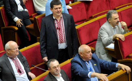 Чернівецькі депутати-мажоритарники частіше голосують проти своїх партійних колег, аніж проти колег-земляків з інших партій
