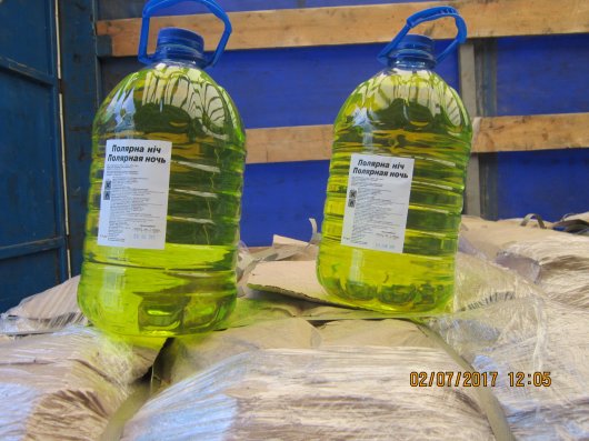 Чернівецькі митники вилучили понад 22 тисячі літрів розчину спирту етилового