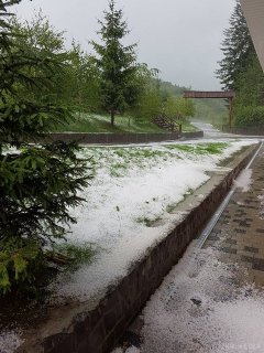 На Закарпатті посеред літа випав сніг
