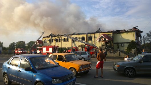 У Мамаївцях згорів ресторан Прага і готель (фото)