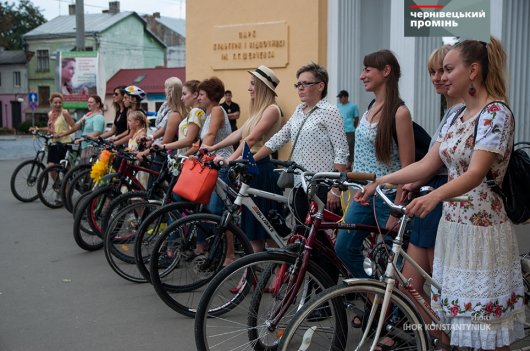 Велопарад у Чернівцях серед дівчат