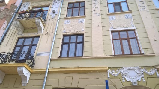 Мешканці будинку 45 по вул. Кобилянської бояться, що можуть лишитися без даху над головою через байдужість чиновників