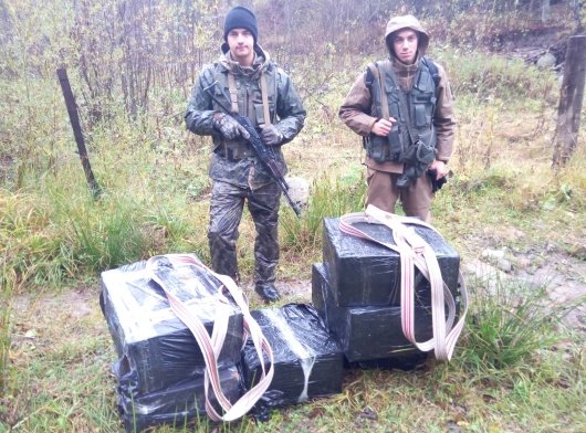 Буковинські курсанти-прикордонники затримали контрабандні сигарети