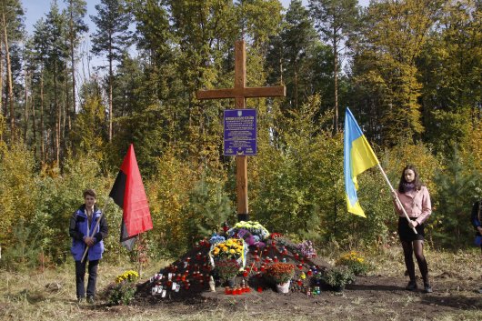 У селі Купка Глибоцького району встановили пам’ятний знак загиблим воякам УПА