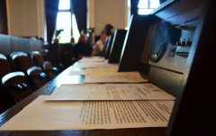 Чернівчани збирають підписи про розпуск міської ради