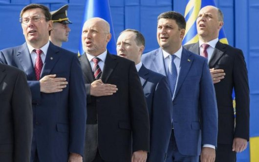 "Вожді стали мільярдерами": як нацарювали статки українські чиновники
