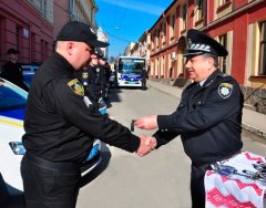 Автопарк буковинської поліції поповнився 12 новими автами