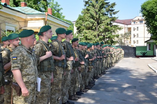 Кілька сотень курсантів прибули сьогодні до Чернівецького прикордонного загону